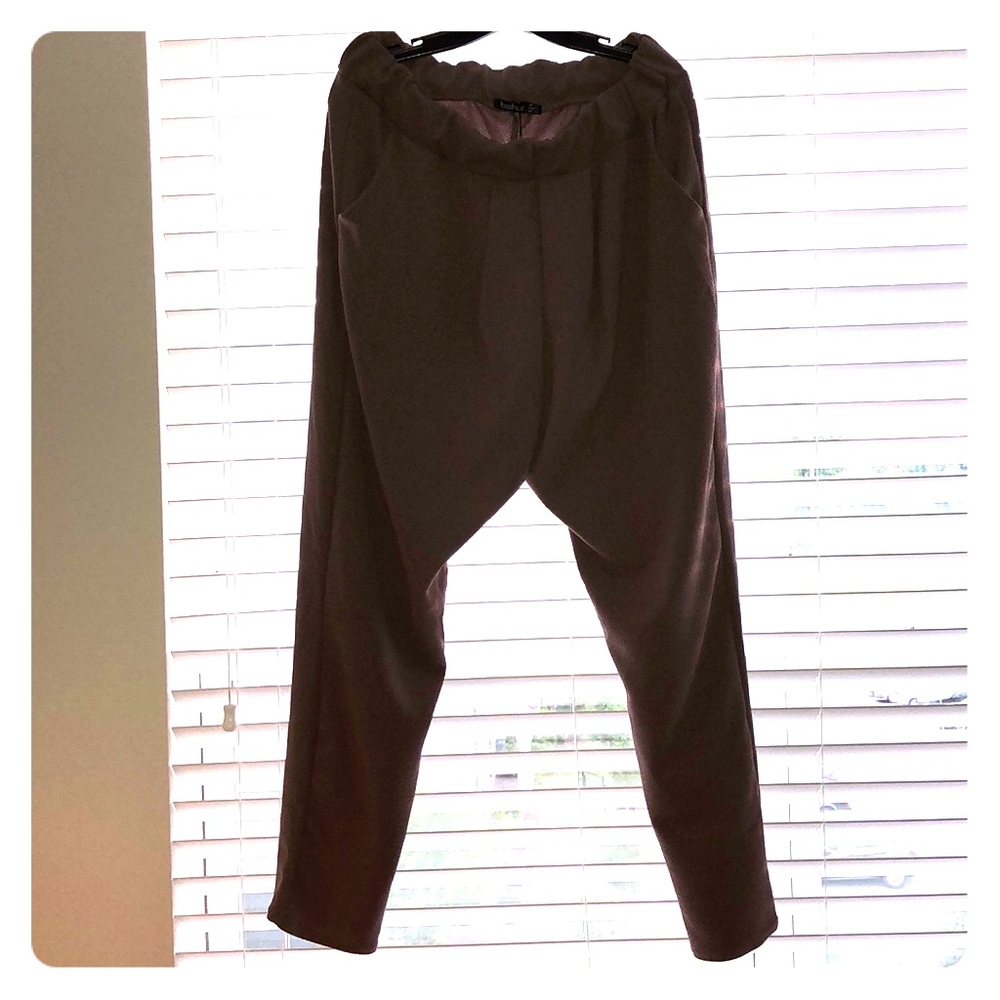 Taupe casual trouser pants. Elastic seam.